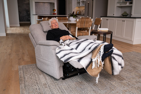 Flexsteel Zero Gravity Zecliner Model 1 Fabric Power Sleep Recliner with Power Headrest & Lumbar in Dove