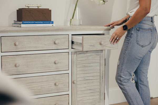 Seawinds Islamorada Clean White & Grey 6-Drawer 2-Door Dresser