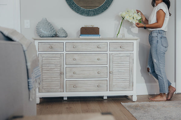 Seawinds Islamorada Clean White & Grey 6-Drawer 2-Door Dresser