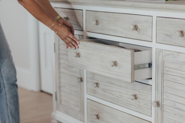 Seawinds Islamorada Clean White & Grey 6-Drawer 2-Door Dresser