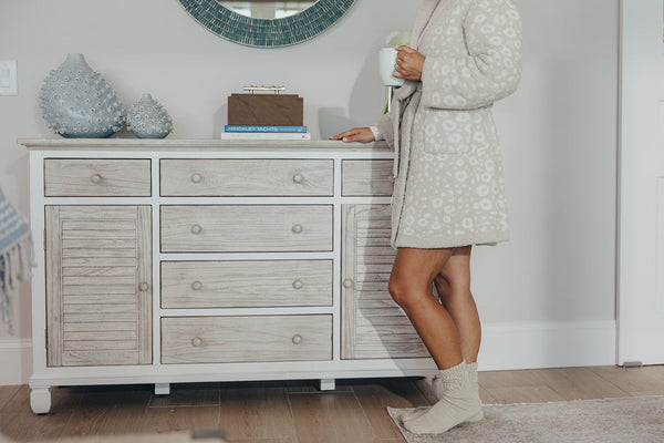 Seawinds Islamorada Clean White & Grey 6-Drawer 2-Door Dresser