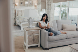 Seawinds Islamorada Clean White & Grey 1-Drawer 2-Door Electrified Coastal Nightstand