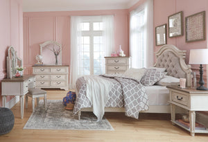 Realyn Full Panel Bed Chipped White