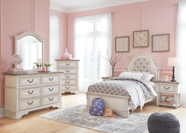 Realyn 6-Drawer Dresser & Mirror Chipped White