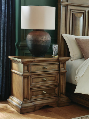 Frantanna 3-Drawer Nightstand with USB Brown
