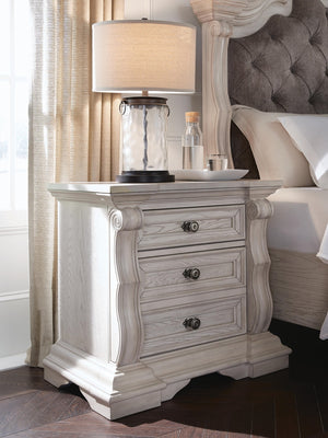 Bruchandi 3-Drawer Nightstand with USB Antique White