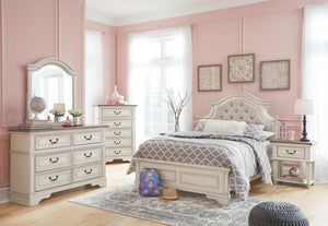 Realyn Full Panel Bed Chipped White