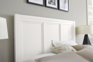 Vaughan-Bassett Cool Farmhouse Soft White King Panel Bed with Storage Footboard