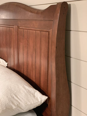 Vaughan-Bassett Heritage Amish Cherry King Sleigh Bed