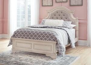 Realyn Full Panel Bed Chipped White