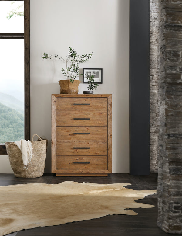 Hooker Furniture Big Sky 5-Drawer Warm Vintage Natural Chest