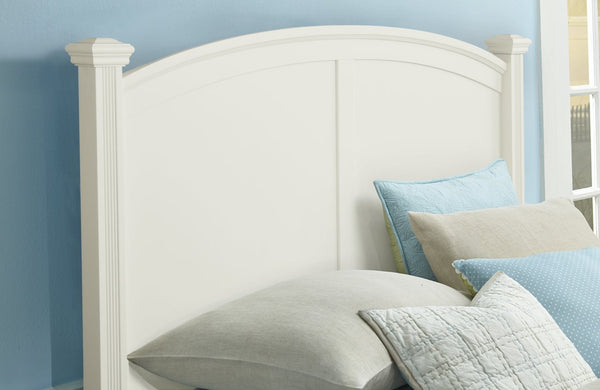 Vaughan-Bassett Bonanza White Queen Poster Bed
