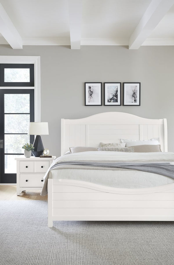 Vaughan-Bassett Cool Farmhouse Soft White King Sleigh Bed
