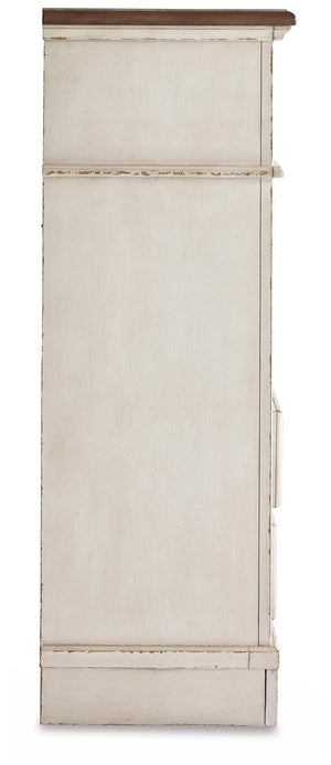 Realyn Queen Panel Bed, Dresser, Mirror, Chest & Nightstand Two-tone