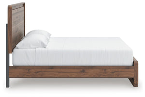 Fortlorn King Panel Bed & 2 Nightstands