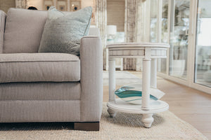 Seawinds Monaco Round End Table with Anchor Insert Blanc Finish