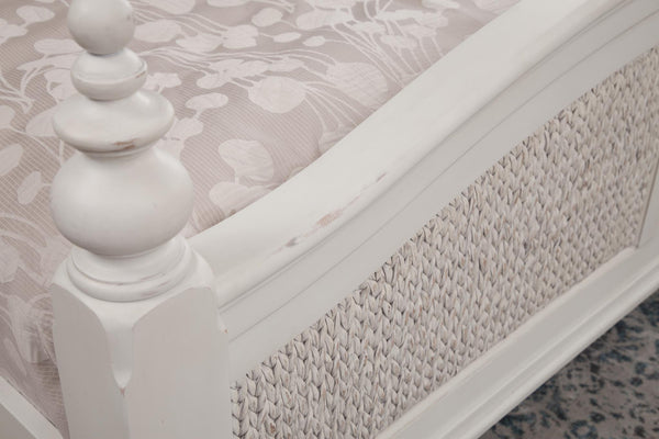 American Woodcrafters Rodanthe Dove White with Rub-Through 4-Piece Woven Bedroom Set Queen Bed Dresser Mirror & 3-Drawer Nightstand