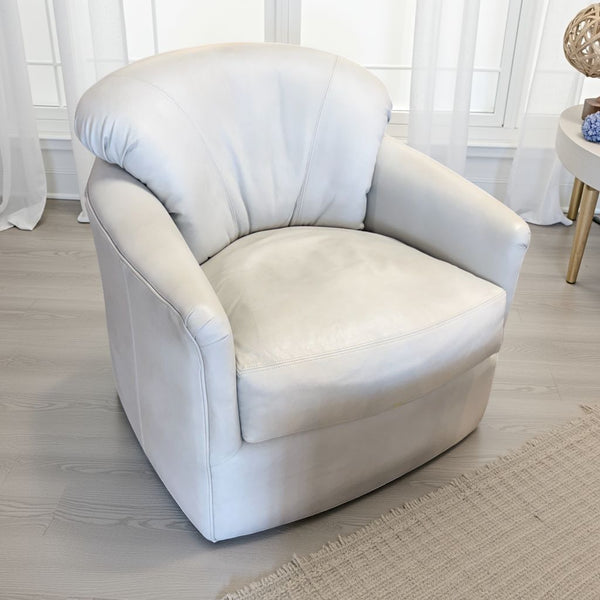 King Hickory Zeuss Swivel Glide Chair in Portia Luna leather