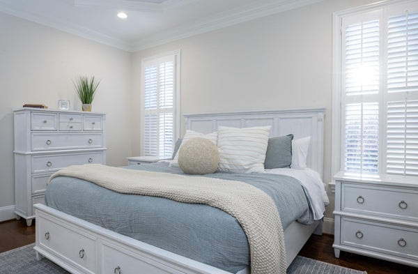 Seawinds Finn & Louise Point Breeze Queen Storage Complete Bed in Fresh White & Soft Grey Glaze