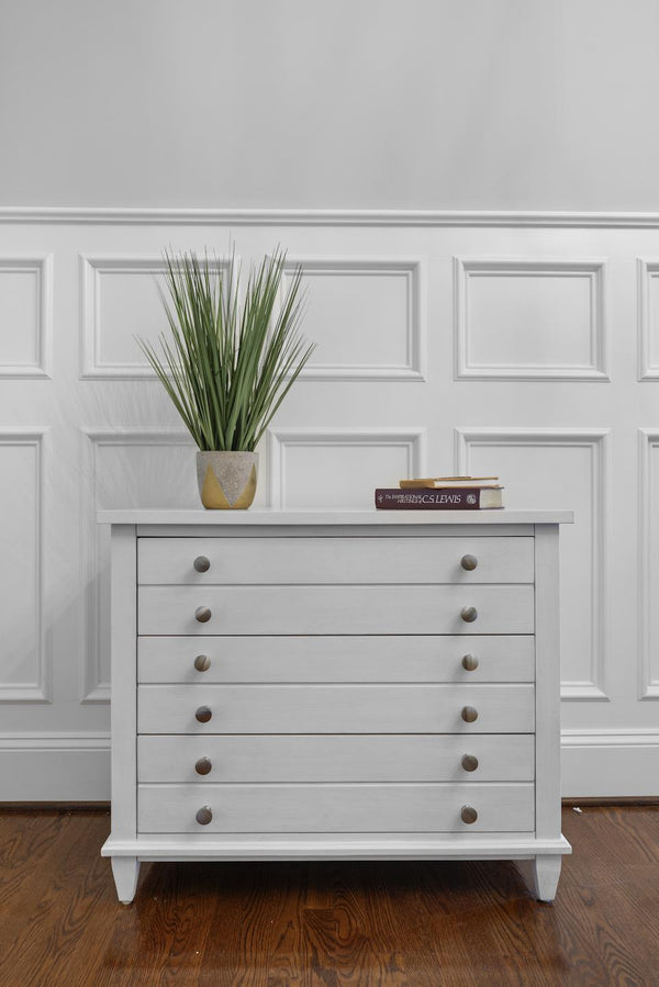 Seawinds Finn & Louise Point Breeze 3-Drawer Bachelors Chest in Fresh White & Soft Grey Glaze