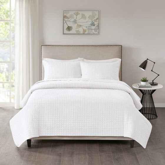 Olliix 510 Design Otto White King/California 3-Piece Reversible Quilt Set