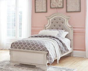 Realyn Full Panel Bed Chipped White