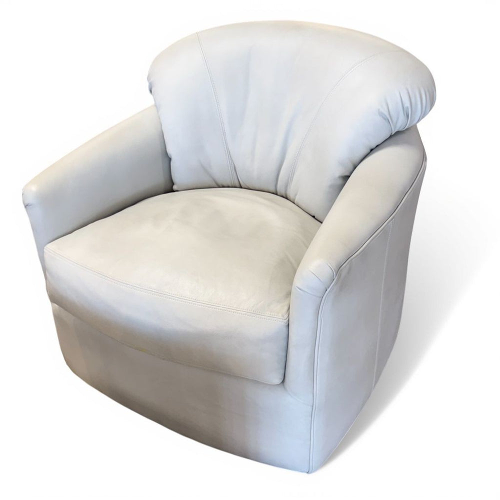King Hickory Zeuss Swivel Glide Chair in Portia Luna leather