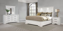 Coaster Mckinney 4-Piece California King Bedroom Set Vintage White
