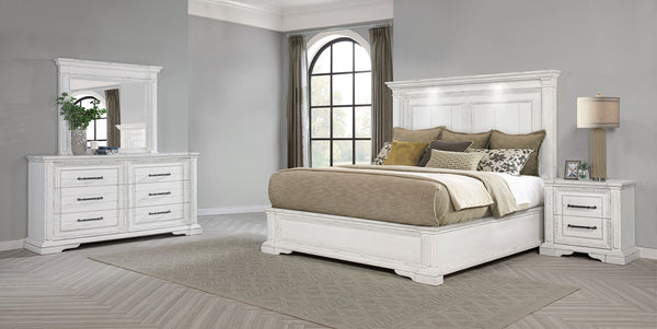Coaster Mckinney 4-Piece California King Bedroom Set Vintage White