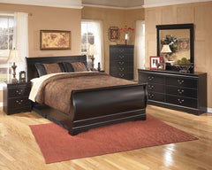 Huey Vineyard Queen Sleigh Bed, Dresser, Mirror, Chest, & 2 Nightstands Black