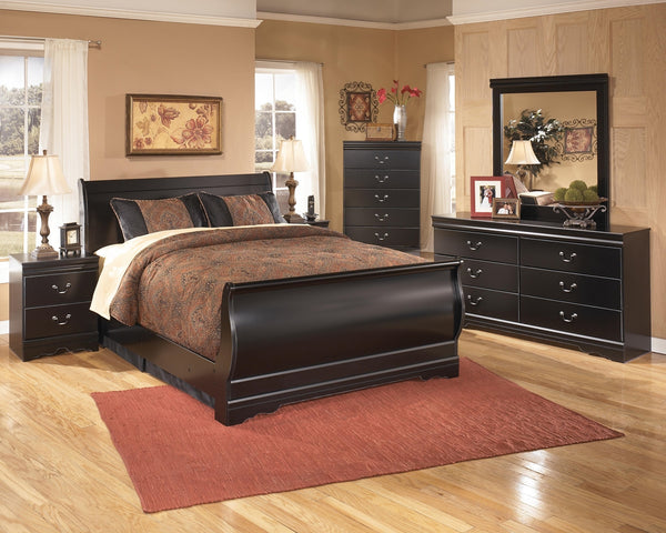 Huey Vineyard Queen Sleigh Bed, Dresser, Mirror, Chest, & 2 Nightstands Black