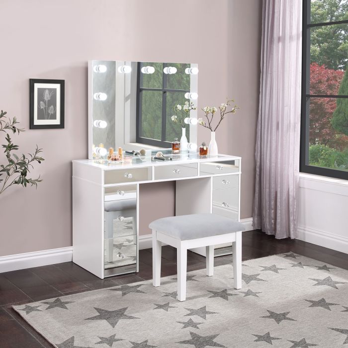 Regina - Makeup Vanity Table Set with Lighting - White Regina - Makeup Vanity Table Set with Lighting - White